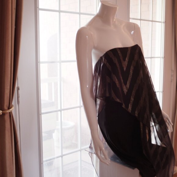 Le Chateau strapless dress asymmetric Draped with gold chevron pattern - Picture 3 of 5